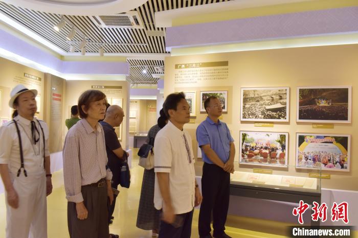 广西刘三姐文化档案展百件珍贵档案资料首次亮相引关注,广西刘三姐文化档案展百件珍贵档案资料首次亮相引关注