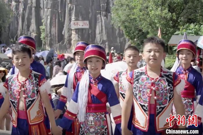 “民歌大观”走进阿诗玛的故乡石林 天籁飘荡在世界遗产地,“民歌大观”走进阿诗玛的故乡石林 天籁飘荡在世界遗产地