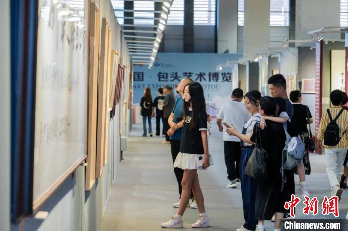 近4000件艺术精品汇聚2025包头艺博会,近4000件艺术精品汇聚2025包头艺博会