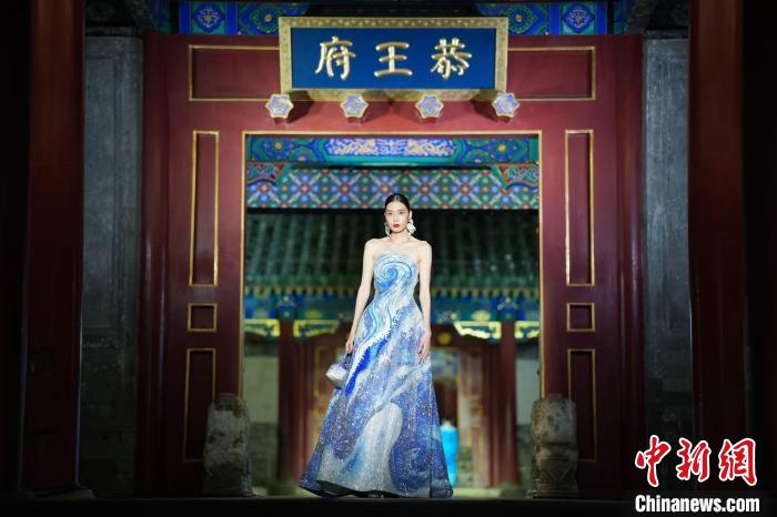 恭王府博物馆夜场大秀发布“恭·时尚”品牌,恭王府博物馆夜场大秀发布“恭·时尚”品牌