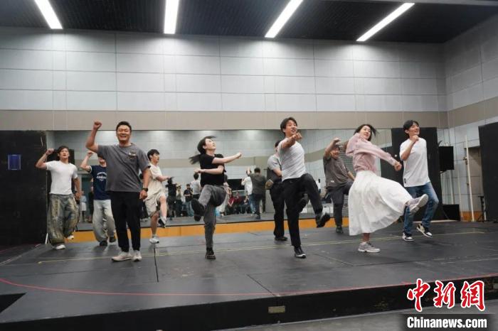 国家大剧院《第十二夜》将演 排练场先呈爱情“疯”云,国家大剧院《第十二夜》将演 排练场先呈爱情“疯”云