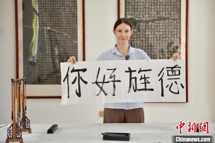 留学生在旌德变身“制墨学徒” 助千年徽墨香飘海外,留学生在旌德变身“制墨学徒” 助千年徽墨香飘海外