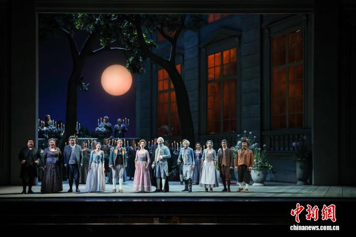 歌剧《费加罗的婚礼》西安首演 古城观众享艺术盛宴,歌剧《费加罗的婚礼》西安首演 古城观众享艺术盛宴