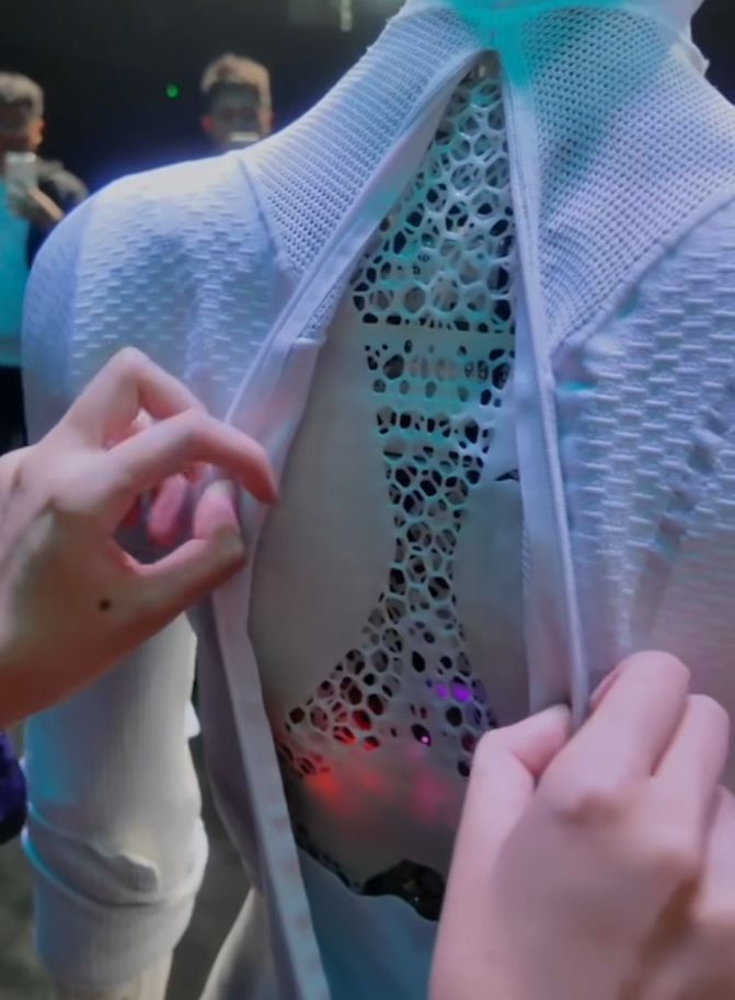 又一个万亿级赛道 马斯克说只有特斯拉和中国企业能主导 专家:目前人形机器人以概念炒作为主